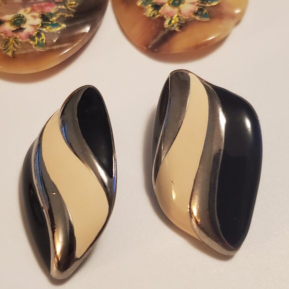 7 Pair of Earrings,  items # A- 1216- 1222, wt.55 grams. - Picture 6 of 16